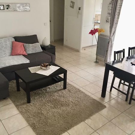 Julie'S Apartment Disneyland เซร์ริส ภายนอก รูปภาพ