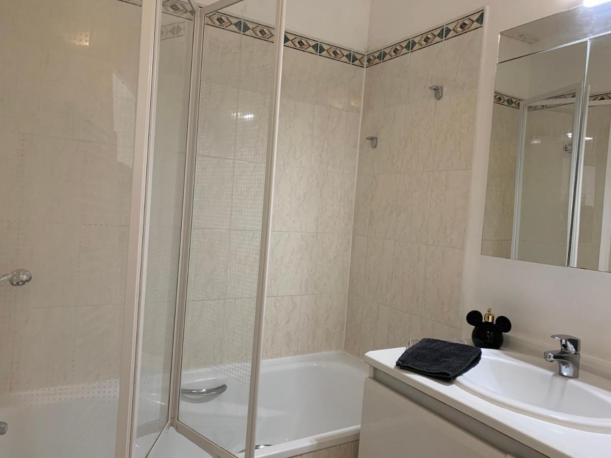 Julie'S Apartment Disneyland เซร์ริส ภายนอก รูปภาพ