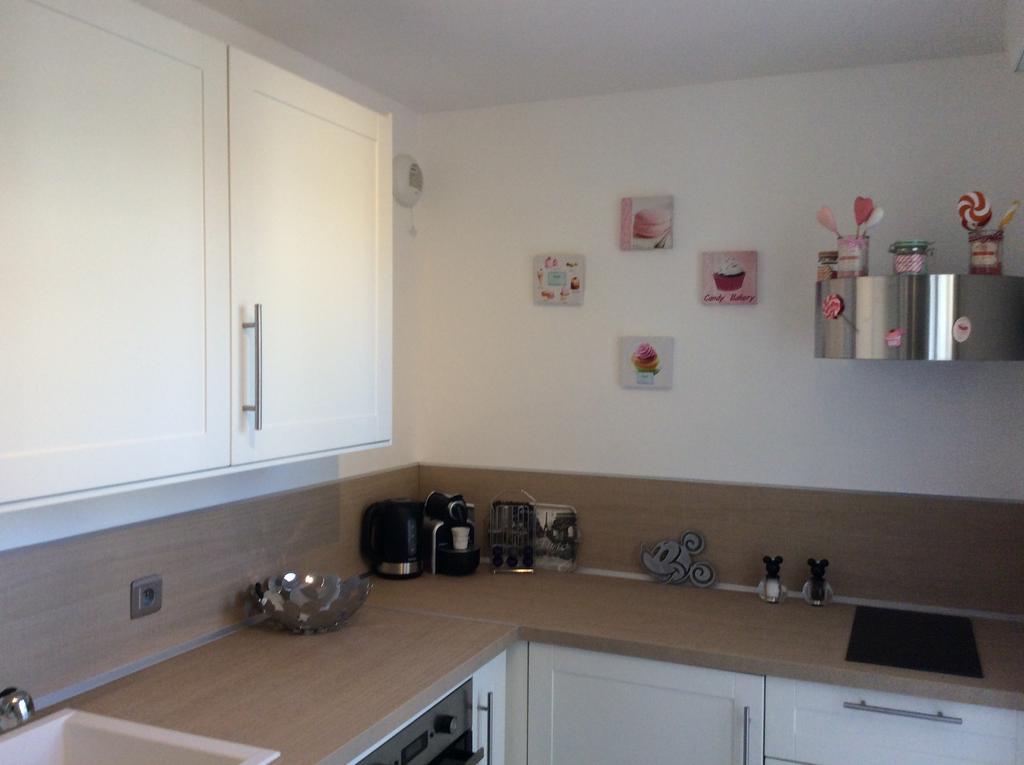 Julie'S Apartment Disneyland เซร์ริส ภายนอก รูปภาพ