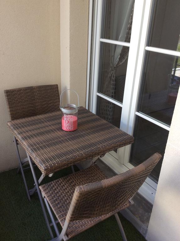 Julie'S Apartment Disneyland เซร์ริส ภายนอก รูปภาพ