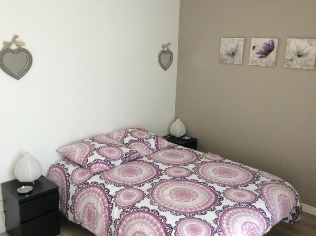 Julie'S Apartment Disneyland เซร์ริส ภายนอก รูปภาพ