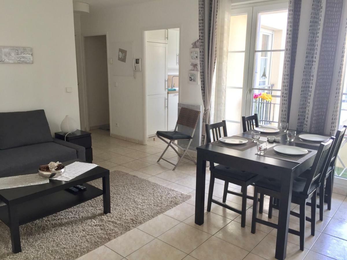 Julie'S Apartment Disneyland เซร์ริส ภายนอก รูปภาพ