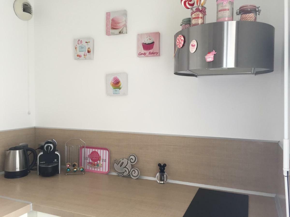 Julie'S Apartment Disneyland เซร์ริส ภายนอก รูปภาพ